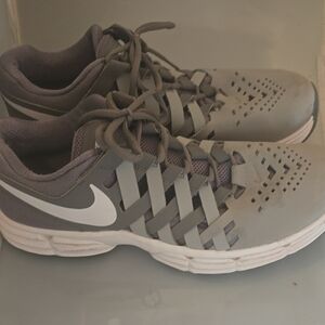Nike Air Max Flytrap Tr Gray and White Athletic Shoes with Breathable Mesh
